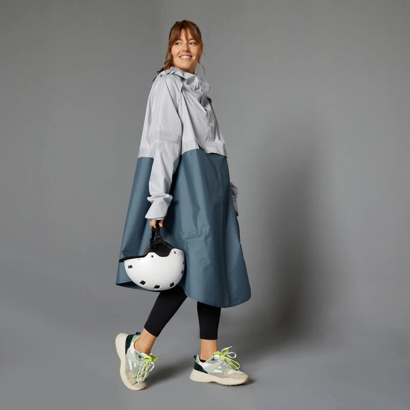 BTWIN PONCHO PLUIE VISIBILITE NUIT VELO VILLE 540 BLEU GRIS 2 BTWIN PONCHO PLUIE VISIBILITE NUIT VELO VILLE 540 BLEU GRIS – Image 2
