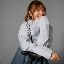 BTWIN PONCHO PLUIE VISIBILITE NUIT VELO VILLE 540 BLEU GRIS 13 BTWIN PONCHO PLUIE VISIBILITE NUIT VELO VILLE 540 BLEU GRIS -Magasin De Vélos poncho pluie visibilite nuit velo ville 540 bleu gris 3