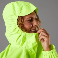 BTWIN VESTE PLUIE VELO VILLE FEMME 120 JAUNE FLUO CERTIFIÉE EPI VISIBILITÉ JOUR -Magasin De Vélos veste pluie velo ville femme 120 jaune fluo certifiee epi visibilite jour 2